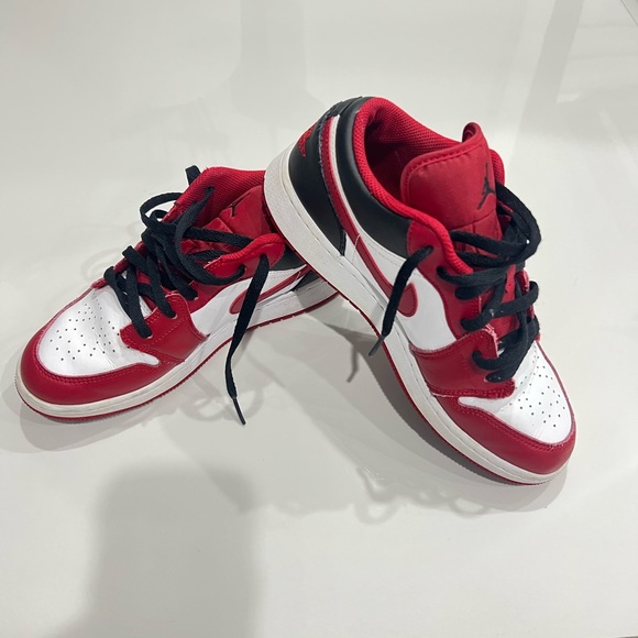 jordan 1 low chicago bull